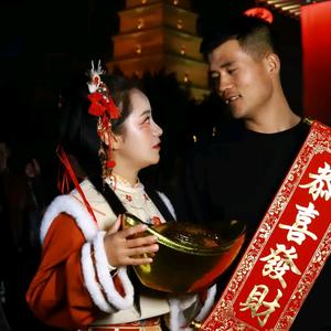 威威超爱吃头像