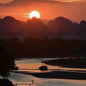 莫道桑榆晚，为霞尚满天头像