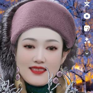 开心的何姐（62年虎）头像