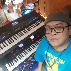 男杂音歌唱家老凡头像