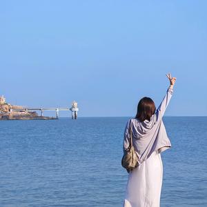 单手握方向盘的小姐姐头像