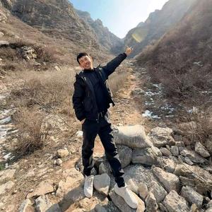 卖鞋小哥喜欢跳舞头像