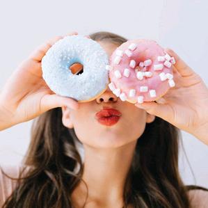 九日的甜甜圈🍩🍒🍓头像