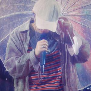 Charlie.丨zs⁹²⁹（命苦戒断版头像