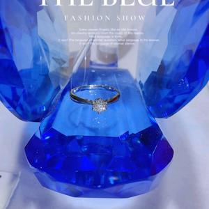 卖珠宝的，权欣头像