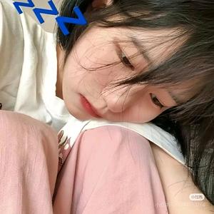 鸭鸭在厂区头像