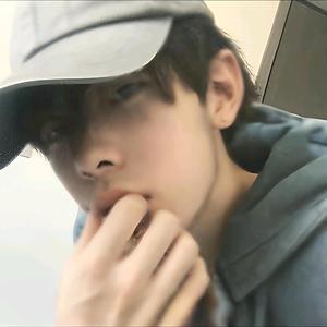 苦夏的七秒记忆头像