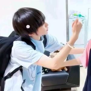 ^奕汁喵奇.🐾头像