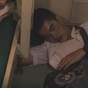 一米八黑皮性感母蟑螂头像