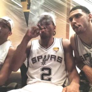 温都尔汉在下雨头像