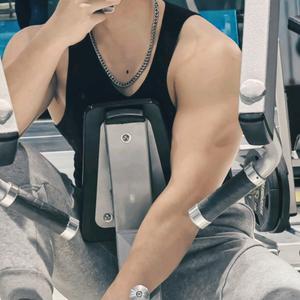 把鼠标放中间头像