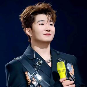 小飞飞〖白小白的歌迷〗头像