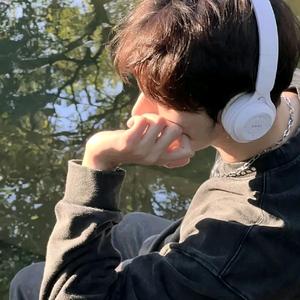 暴揍旺旺的大娘是个性感公蟑螂头像