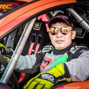 赛车手黄伟头像