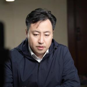 眼镜店葛老板头像