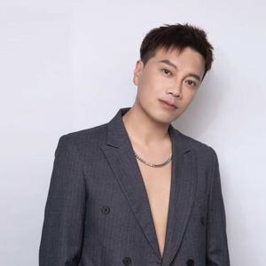 彰武男士烫染专家-磊哥    苹果造型头像