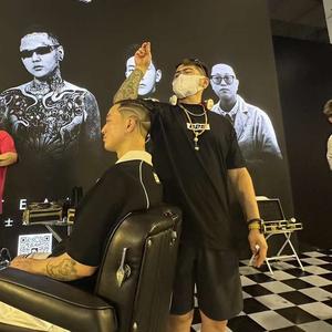 桐哥-剪得慢男士理发头像