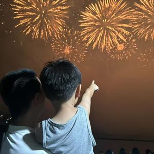 星河河畔全景烟花营地头像