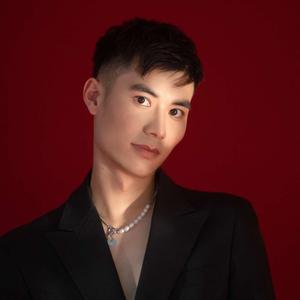 柳州根据脸型设计发型大海店长头像