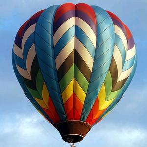 月牙上的热气球头像