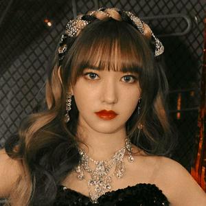 抱着小鞠找潇潇头像