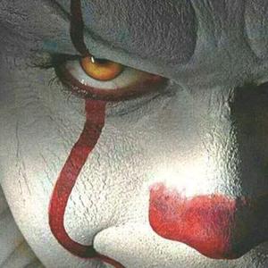 漆黑夜里一只鬼头像