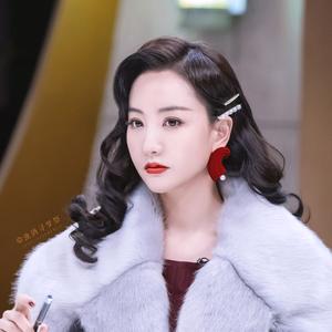 杨蓉不知名圈外女友头像