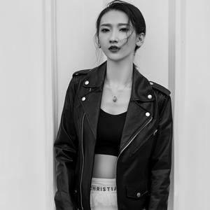 张茜代表作《用力活着》头像