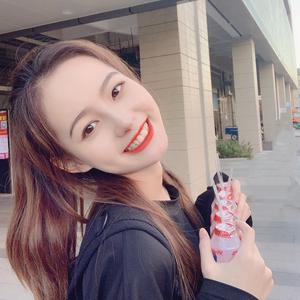 抖音号:  zmkm0004 全网最治愈笑容女孩 直播时间:中午12点  晚上8点