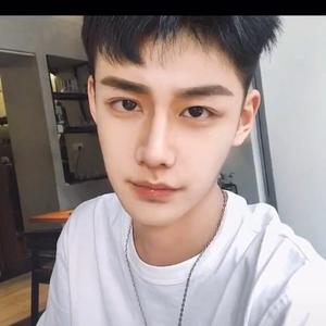 小鲜肉一枚头像