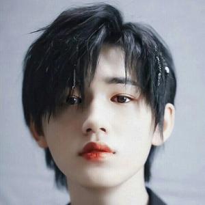 宋亚轩唯一指定女友头像