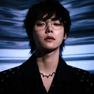 纯纯书背(帅哥版)头像