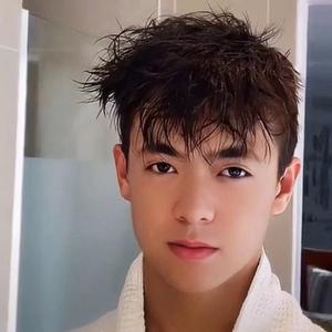 唐钰小宝(拒视频)头像