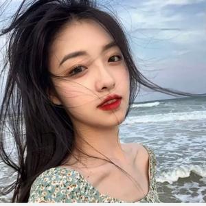 美女日常犯困头像