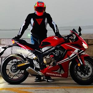 前橄榄绿大家庭一员! 机车 座驾本田cbr650r.