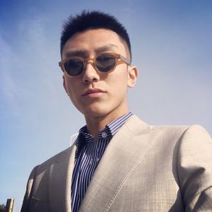 幕隐轻潮男装头像