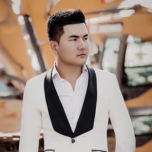 121243491 想拍婚纱照,形象照,艺术照,婚礼跟拍,想学摄影,v: rasimok