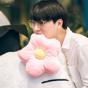 隔壁老王家的狮子叫singto头像