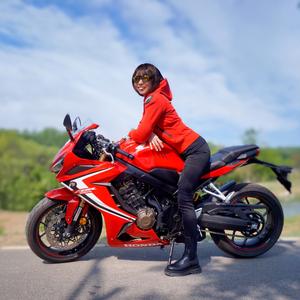刻滑选手一枚 cbr650rninija小忍者姜戈女骑手 柳叶刀骑士团成员