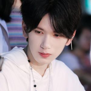 舞蹈领域创作者 抖音号:  jh754 hlt男团成员 景晖 喜欢我就点进来做