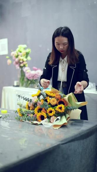 详细的向日葵花束包装合集正更新中 花束 花艺 花艺培训 抖音